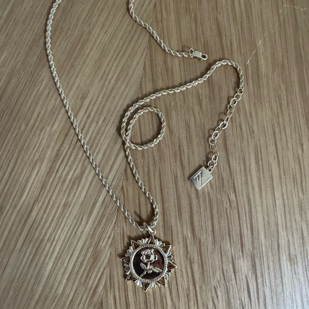 NWOT Miranda Frye Rose Pendant Necklace